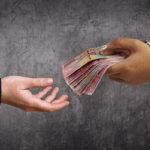 Erek Erek Dikasih uang 1 Milyar 2D 3D 4D Menurut Buku Mimpi Terbaru 2025