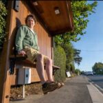 Erek Erek Duduk di Halte Bus 2D 3D 4D Menurut Buku Mimpi Terbaru 2025