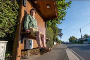 Erek Erek Duduk di Halte Bus 2D 3D 4D Menurut Buku Mimpi Terbaru 2025