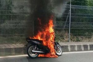 Erek Erek Motor Terbakar 2D 3D 4D Menurut Buku Mimpi Terbaru 2025