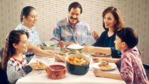 Erek Erek Makan Bersama Orang Tak Dikenal 2D 3D 4D Menurut Buku Mimpi Terbaru 2025