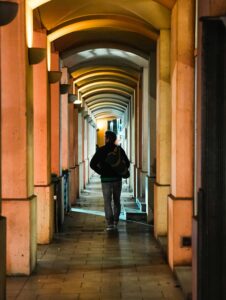 Erek Erek Menyusuri Lorong Panjang 2D 3D 4D Menurut Buku Mimpi Terbaru 2025